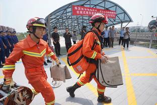 杰克逊全场数据：2射2正1进球58.8%传球 多项数据领跑 评分7.8